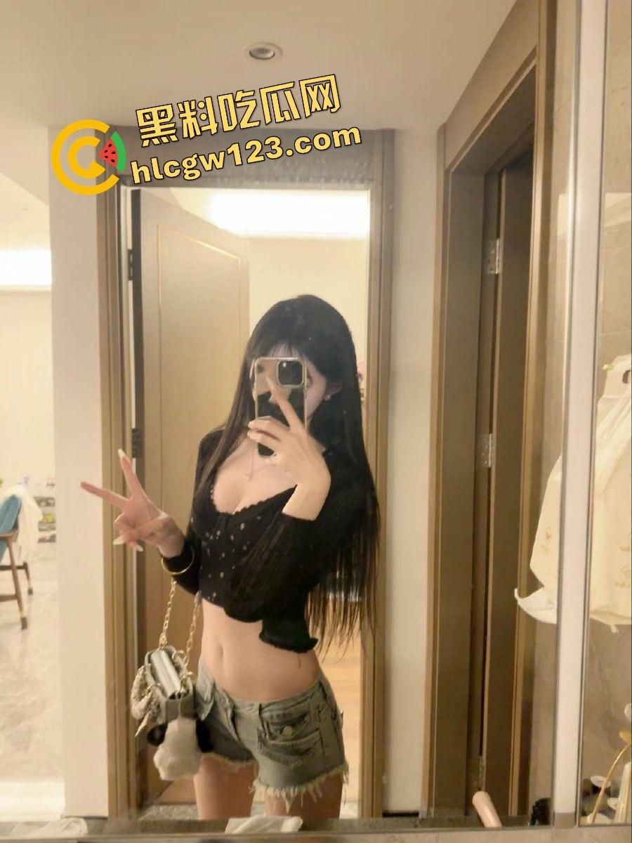 北京夜生活怎么玩？3个骚屁股排排站抽得啪啪响，富哥轮流抽射，汗的汗死，涝的涝死！-8