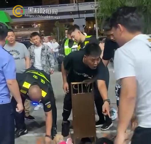 精神小伙战斗合集来了 国产小年轻群殴堪比古惑仔 现在的年轻人动起手真是不知道轻重-3