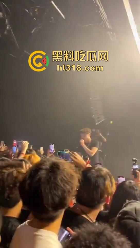 杭州TrapCN酒吧，猥琐男近距离射美女腿上，猥亵行为引发全场diss，你别说这哥们挺hip hop的！-1