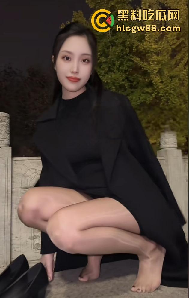 吉林医专骚母狗【杨思思】长腿极品学生妹性瘾炸裂,天天网上撩骚发自慰视频勾网友操,水手服约啪流出直接硬爆!-3