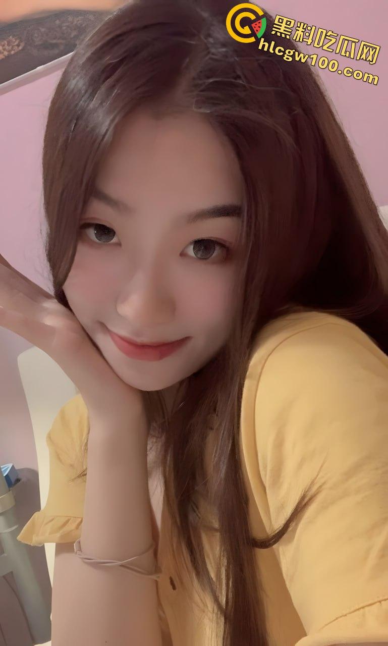 “三不娶”之宁夏中宁阳光幼儿园幼师【杜婧婧】，被网友调教在宿舍展示美腿骚穴福利视频流出-6