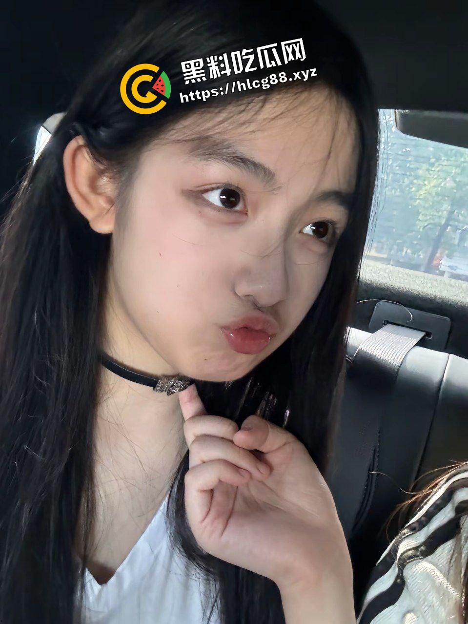 绿帽奴肾虚秒男没性能力秒射,喊上非洲黑人小伙SM爆操淫妻,自己则在一旁观赏加油助威!-3