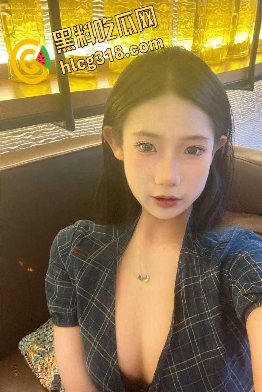 自驾游遇到的仙气小美女,搭讪还有点高冷,随便喝点酒就开始舌吻,主动口交无套女上,这也太反差了!-1