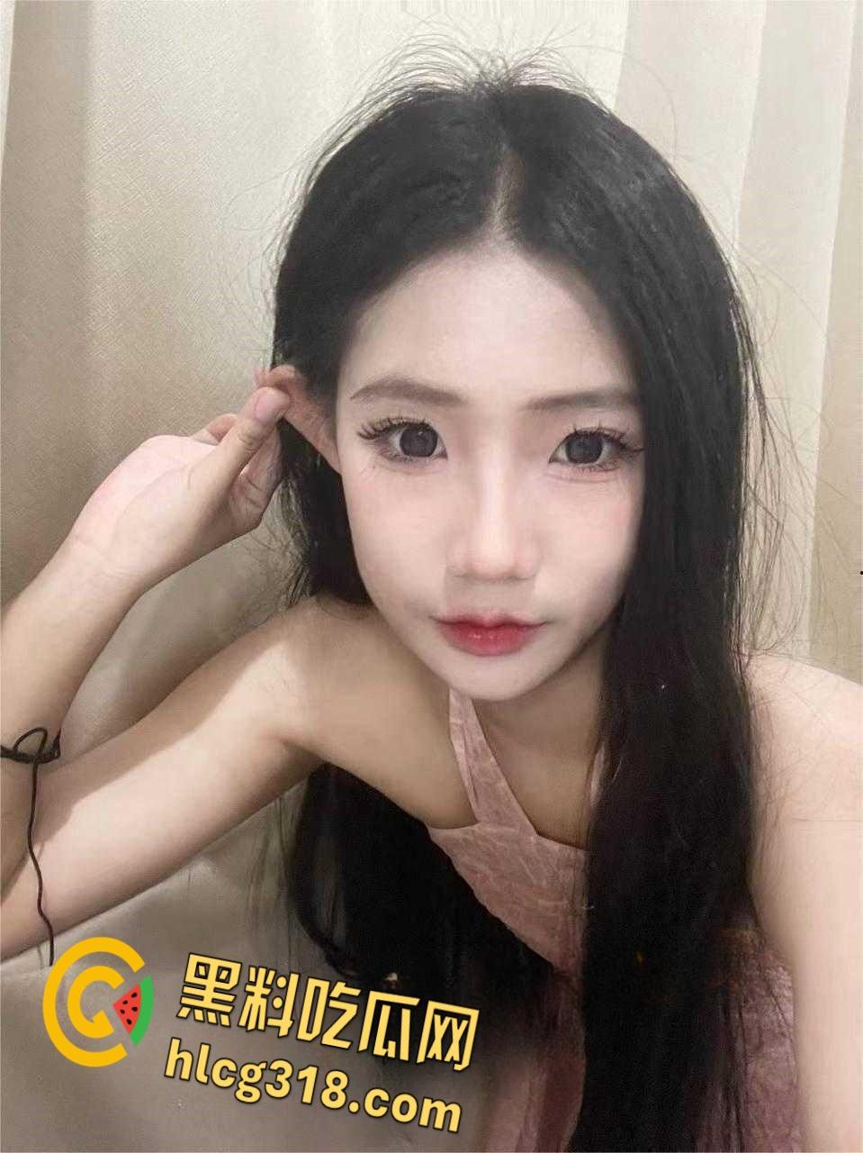 自驾游遇到的仙气小美女,搭讪还有点高冷,随便喝点酒就开始舌吻,主动口交无套女上,这也太反差了!-3