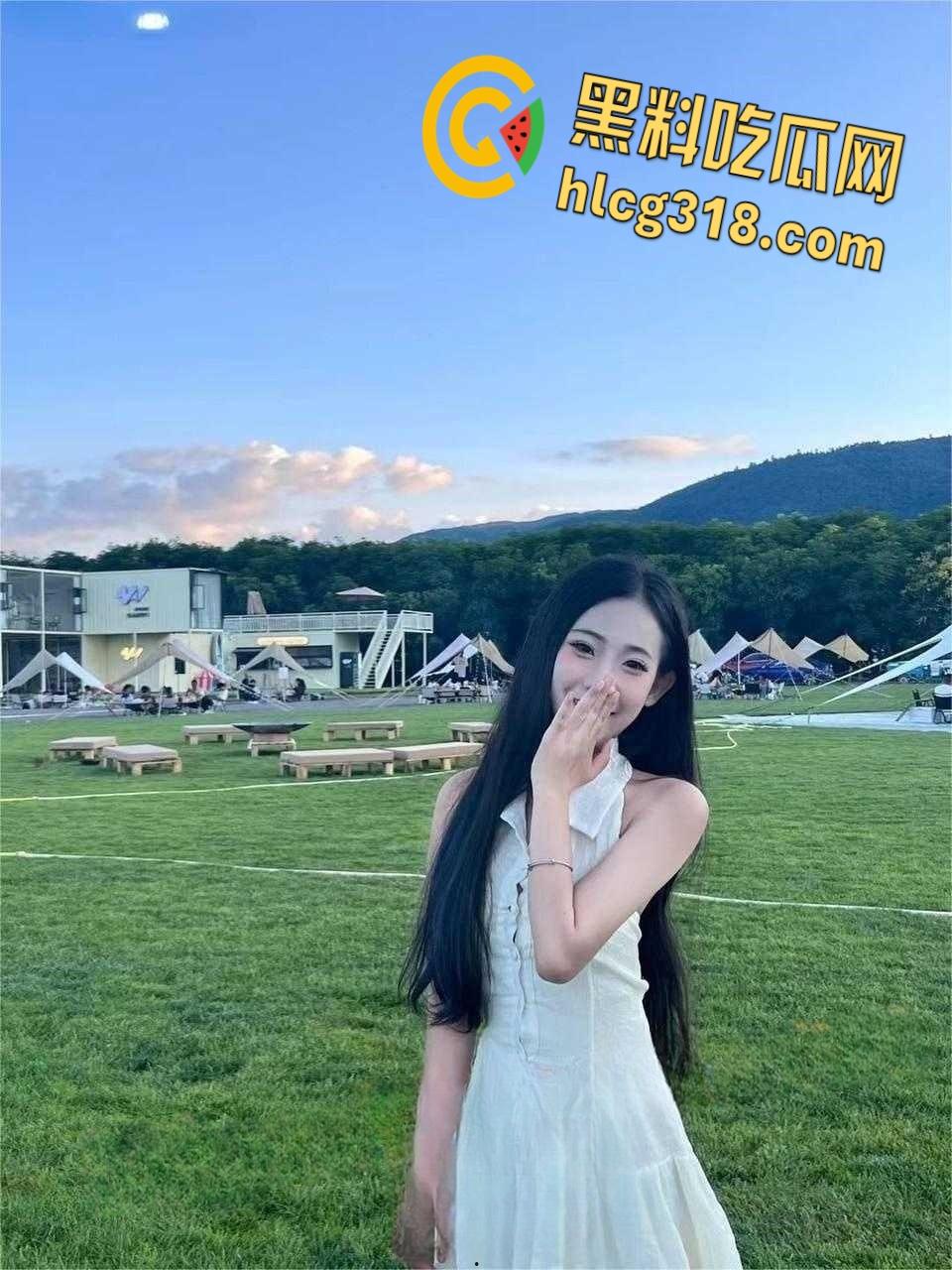 自驾游遇到的仙气小美女,搭讪还有点高冷,随便喝点酒就开始舌吻,主动口交无套女上,这也太反差了!-4