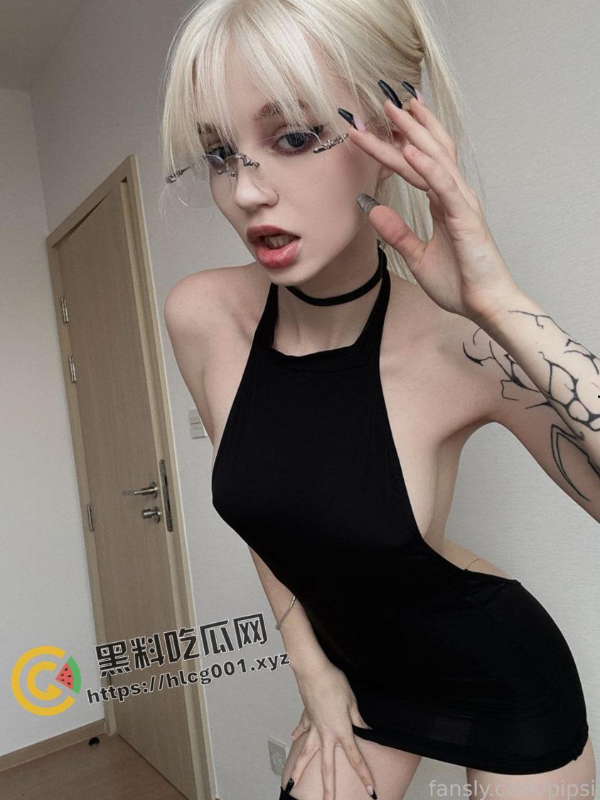 外网爆红福利姬 精神小妹粉嫩plus版本 超高颜值 美脚黑丝 光眼神就顶不住了 OF付费流出-3