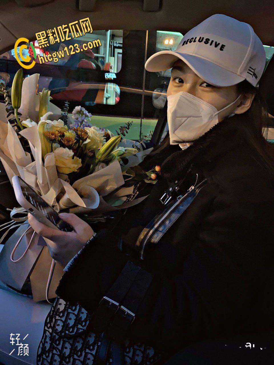 西安霓虹下双姝淫乱夜,黑丝翘臀迎猛操,娇喘挑逗谁主淫妻 !-4