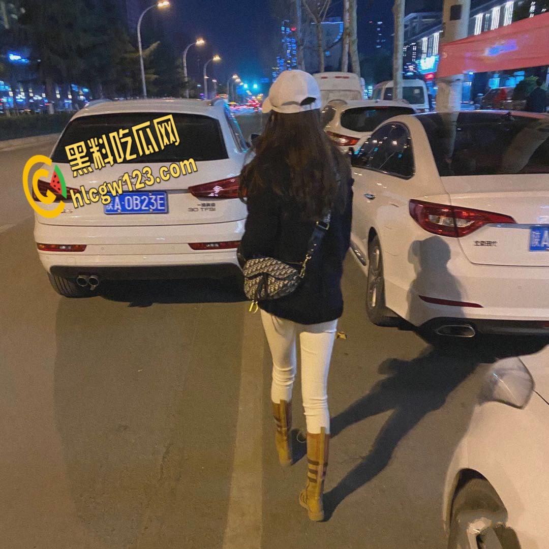 西安霓虹下双姝淫乱夜,黑丝翘臀迎猛操,娇喘挑逗谁主淫妻 !-5