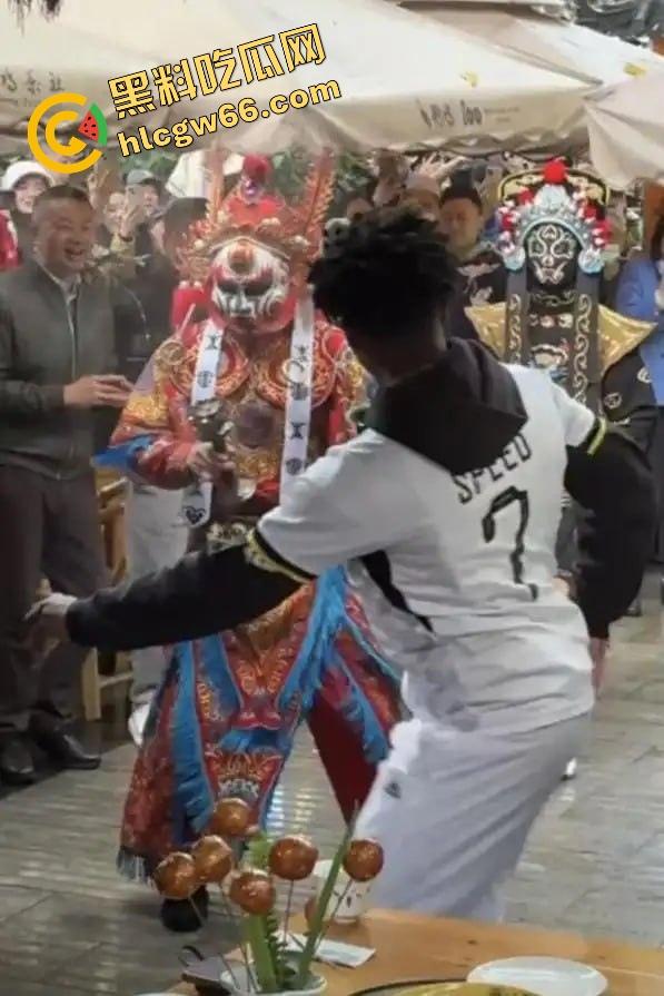 成都二次元cos骚女脑残犯贱，拉甲亢哥狂喷尼哥爱白妞，抽象下流嘴贱没底线，外网炸锅骂她婊子日本人！-9