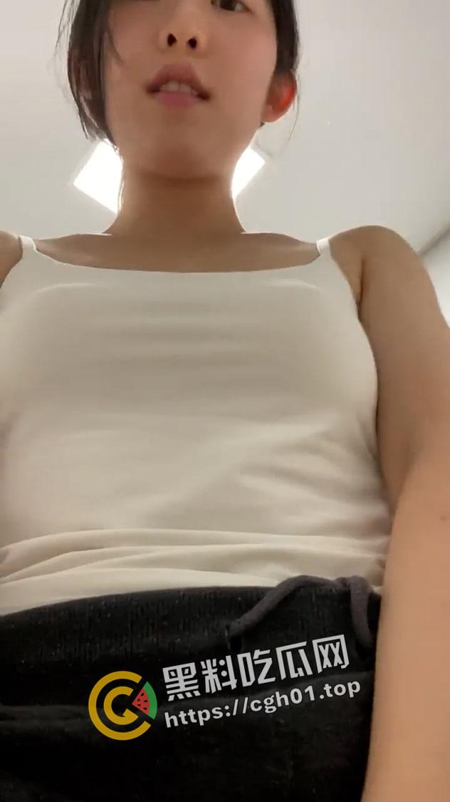 健身教练的新赛道！北京女教练风骚自拍浓密阴毛 桃红乳晕 勾引学员买课还不让操  私密视频照片被流出-1