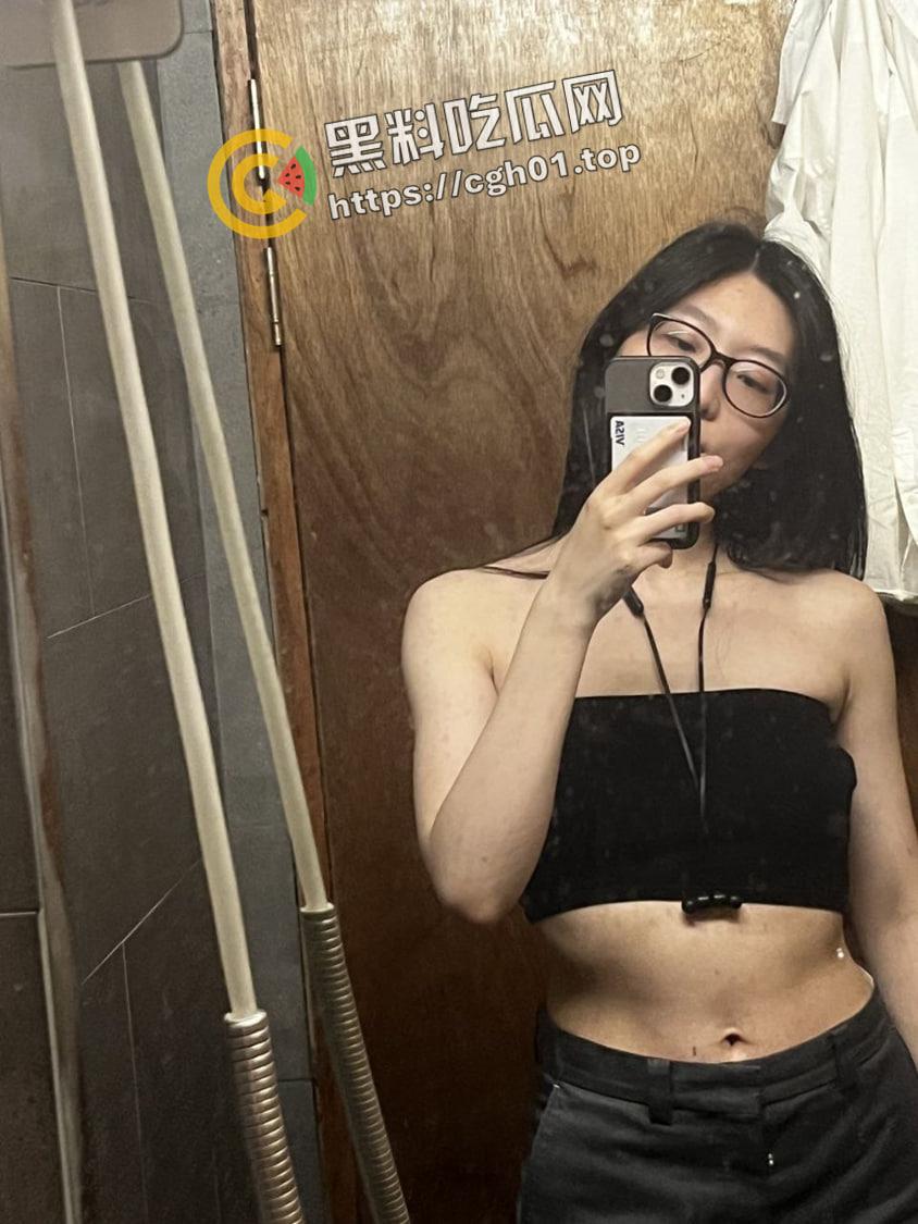 健身教练的新赛道！北京女教练风骚自拍浓密阴毛 桃红乳晕 勾引学员买课还不让操  私密视频照片被流出-6