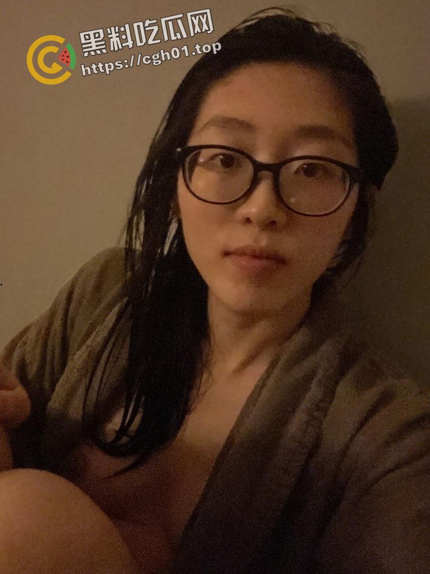 健身教练的新赛道！北京女教练风骚自拍浓密阴毛 桃红乳晕 勾引学员买课还不让操  私密视频照片被流出-12