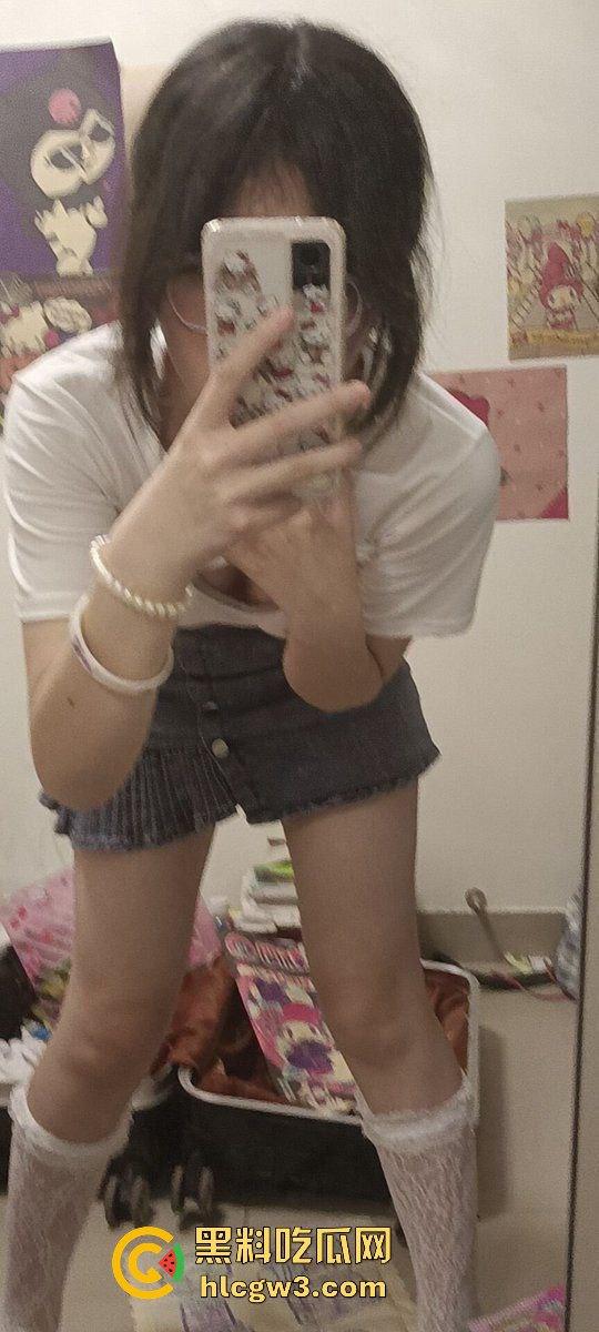 清纯高中生自拍震撼曝光，粉嫩肉穴掰开自慰，娇喘一口一个爸爸，这反差让人顶不住！-12