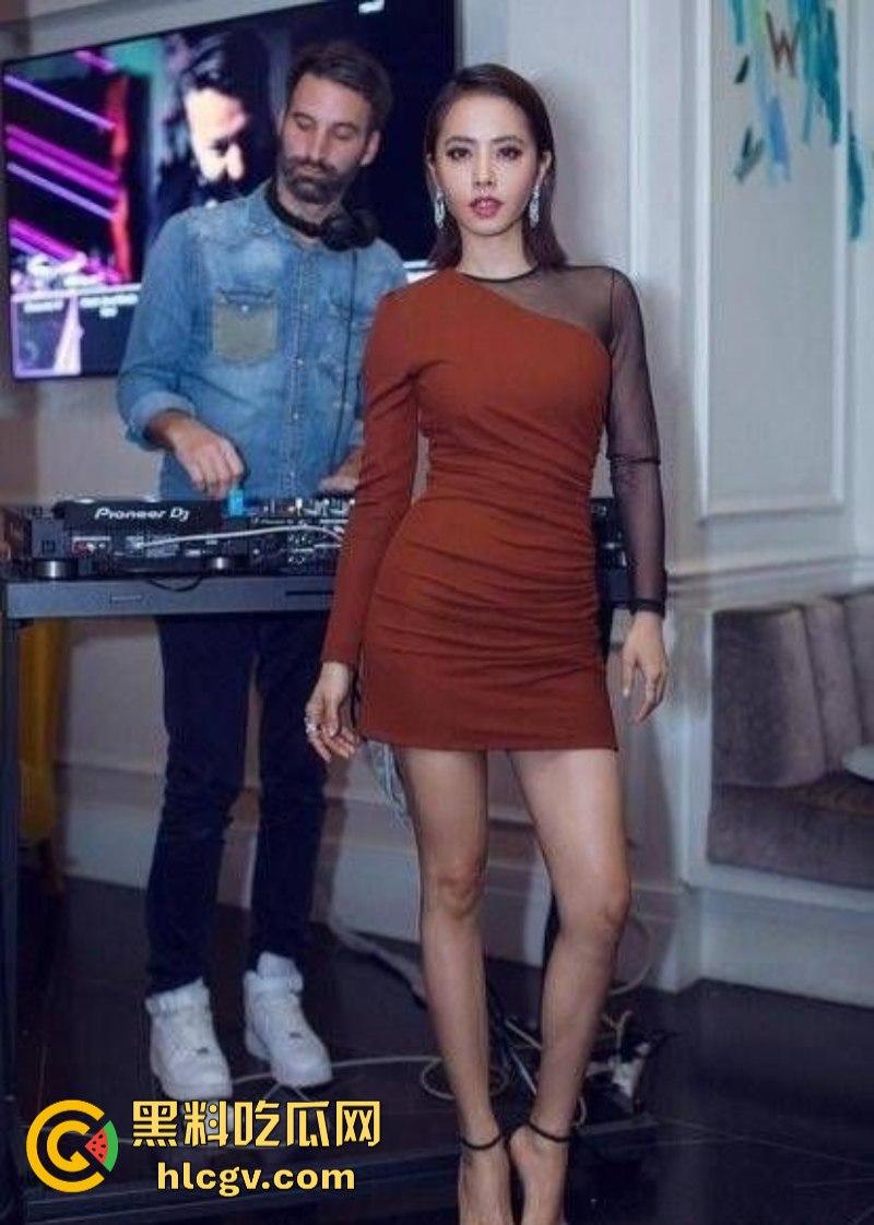 “地才就是地才!完美”蔡依林演唱会漏点 紫色连体衣惊现大尺度造型 三点全露 性感爆棚!-9