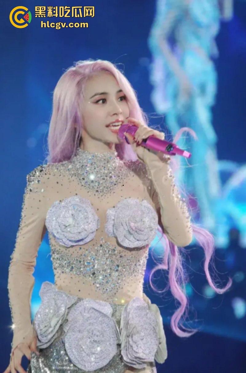 “地才就是地才!完美”蔡依林演唱会漏点 紫色连体衣惊现大尺度造型 三点全露 性感爆棚!-10