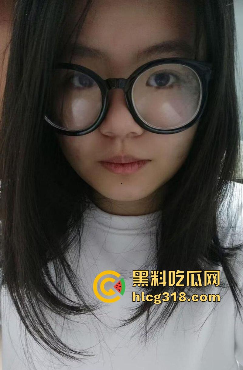 调教长春反差学妹【王丽颖】巨乳性瘾听话母狗，水瓶接尿自产自销，大口猛灌一饮而尽！-1