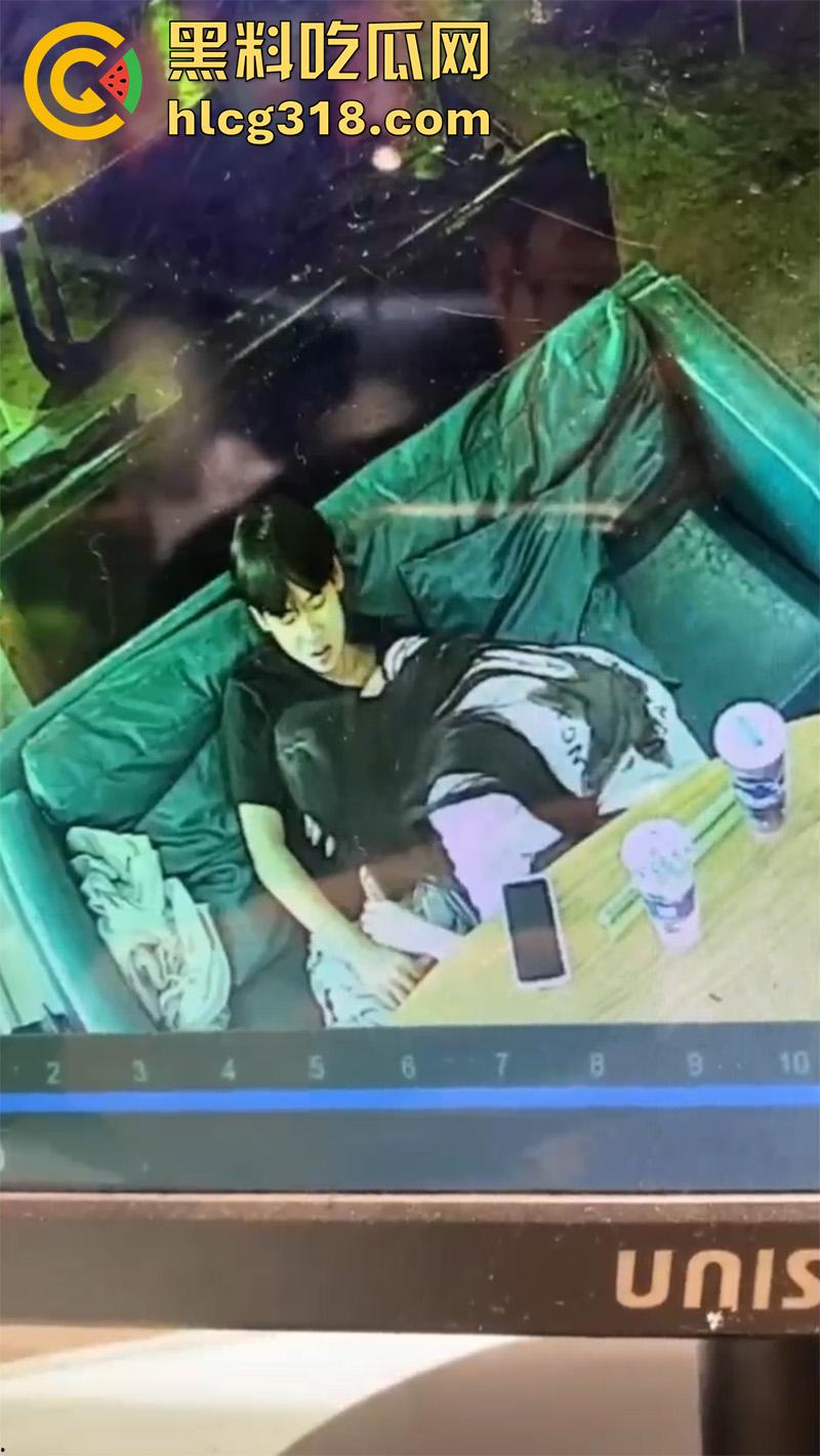 奶茶店偷情玩的就是刺激!广西玉林仙尼奶茶店,高冷校花女神【孙晓慧】,竟给陌生男子口交被曝光!-8