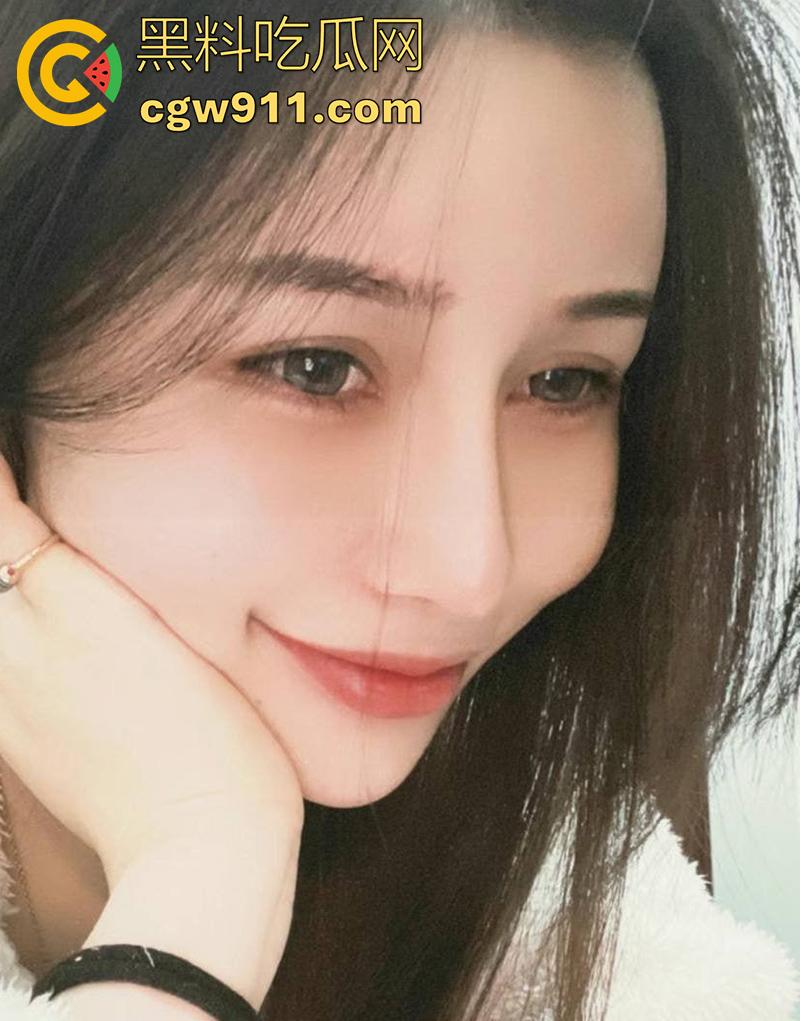 新疆真是人人迪里热巴啊！新疆骚母狗杨敏，身材一流颜值更是逆天，确实个爱舔脚的骚母狗，被主人爆操视频曝光！-4