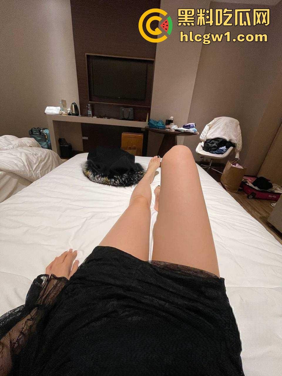 柳州夫妻激情视频外泄成艳照门，护士制服骚妻深情吃鸡，内射浪叫高能流出，维修店员功德无量！-12