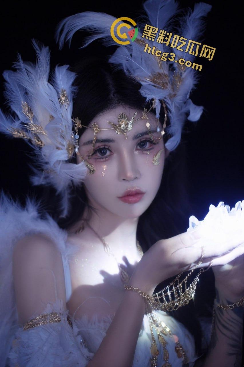 花臂纹身TS【依依】酒吧卫生间大胆玩直男鸡巴，刺激至极！-6