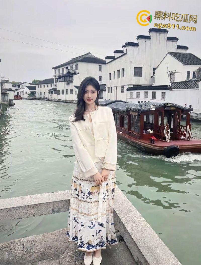 浙师大金融系学霸【赵艺涵】,化身魅惑尤物,穿情趣内衣酒店勾魂。与男友狂热交欢,甜美呻吟高潮连连!-1