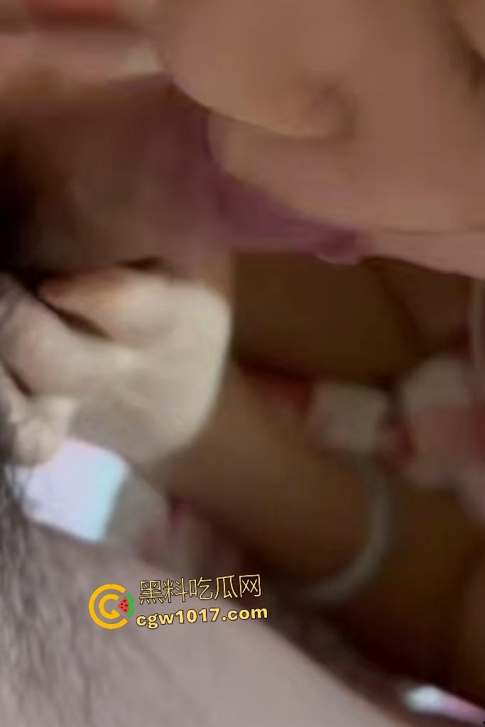 长沙理工大学学妹【张怡涵】,舔10厘米鸡巴都能塞满小嘴,戴狐狸面具被无套内射,精液流出还插回不让溢!-2