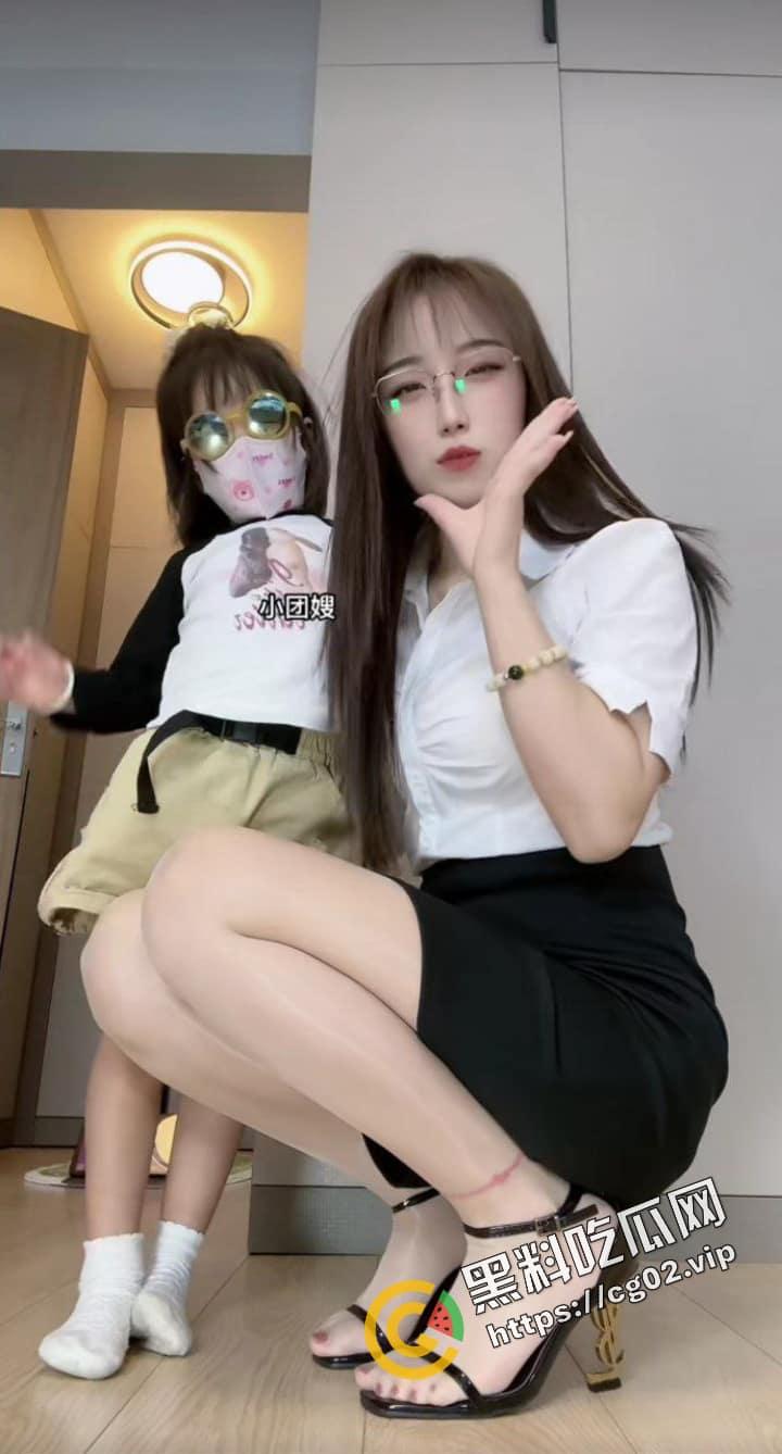 抖音 小团嫂 风韵骚妈 千元定制私拍福利合集 曹阿瞒狂喜!烧鸡别以为戴着口罩就认不出你-2