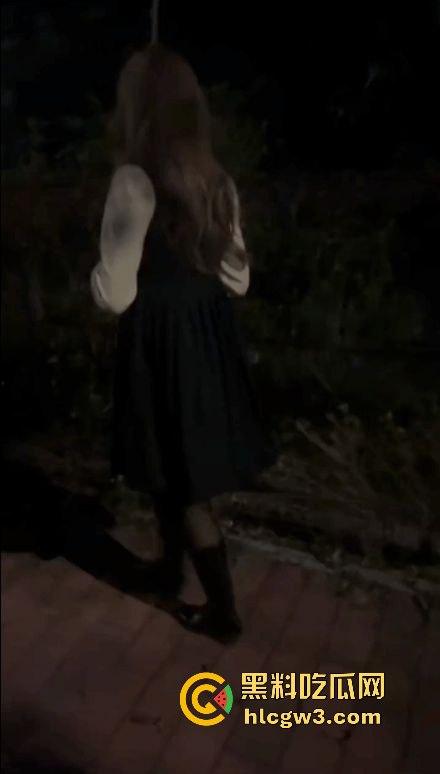 江门女装大佬变态出没!戴人皮面具假发混进女厕,被追堵脱下伪装,真是恶心到顶了!-5