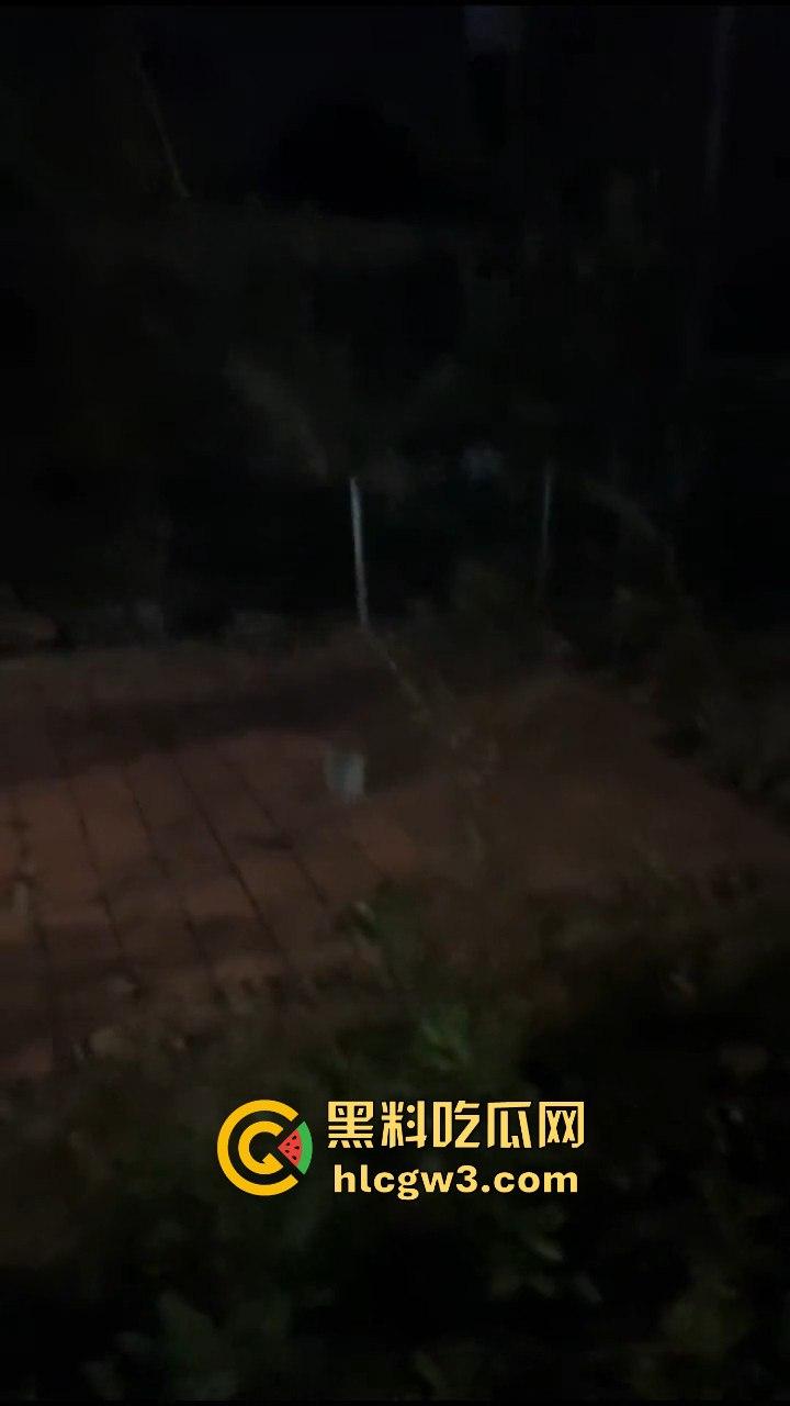 江门女装大佬变态出没!戴人皮面具假发混进女厕,被追堵脱下伪装,真是恶心到顶了!-6