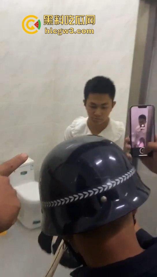 江门女装大佬变态出没!戴人皮面具假发混进女厕,被追堵脱下伪装,真是恶心到顶了!-7