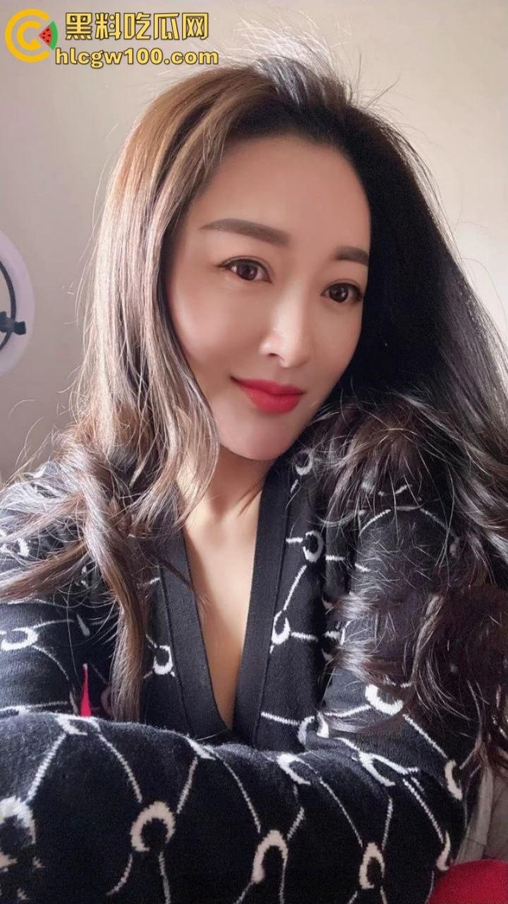 快手少妇网红【亦可馨】劲爆私密视频曝光 巨乳熟女疯狂榨精乳浪一波接一波 直让人欲火焚身-3