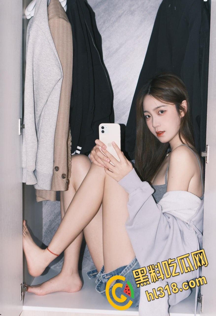 杭州科技大学校花【怡宝宝吖】，宿舍自慰直播，清纯少女宿舍抠穴浪翻天，手指沾满蜜汁放入口中销魂吮吸 !-2