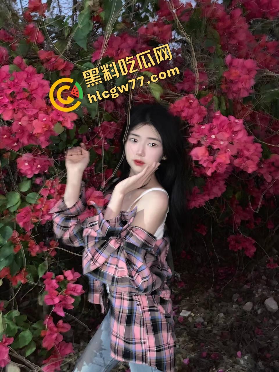 最美的不是下雨天,而是你在我身上坐着颤的瞬间,武汉大学情侣公共场合观音坐莲被偷拍,全网疯传!-1