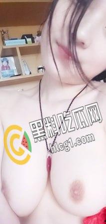 湖南农业大学巨乳反差母狗 刘佳琳 外表清纯私底下超级风骚 叫床声音十分好听 还喜欢吞精！-3