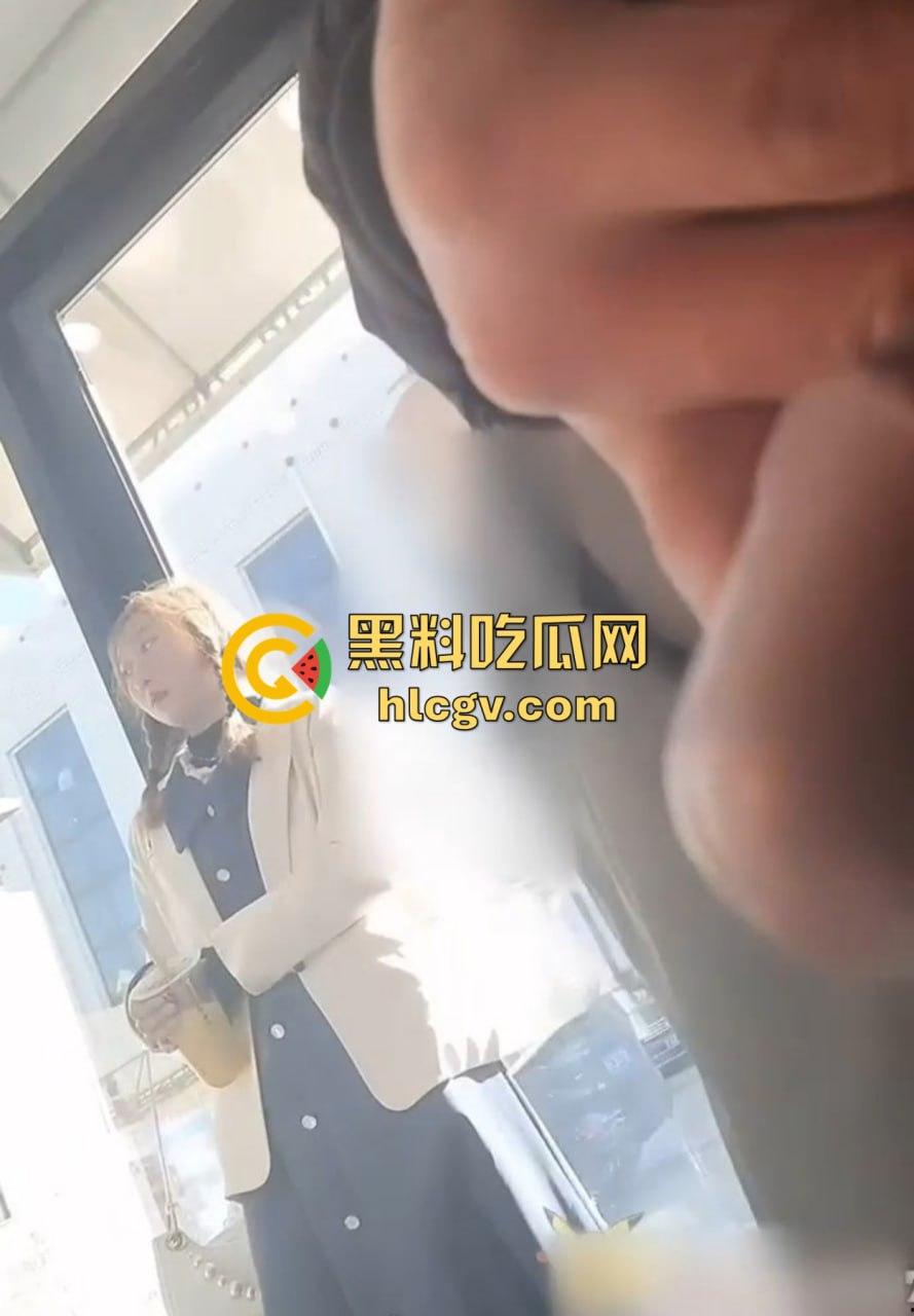 重口慎入！马鞍山露屌狂魔震惊全场，街射战神药店、奶茶店、饭馆轮番表演甩屌，小姐姐都吓傻了！-14