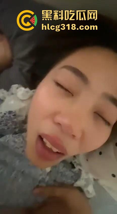 上海大学反差嫩妹【刘佳佳】可爱清纯萝莉，后入暴力抽插无套内射，性爱露脸视频曝光！-8