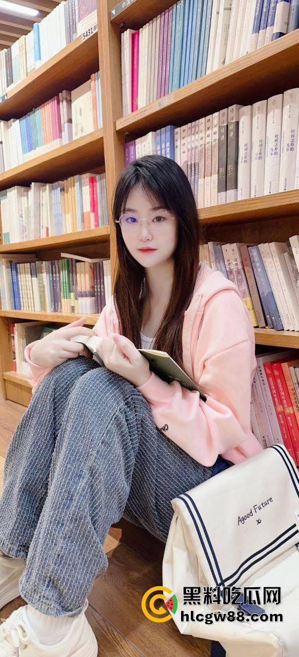 东莞开放大学阳台导管哥爆火，妹子偷拍全程，一边录一边激动，学校这开放程度绝对天花板！-2