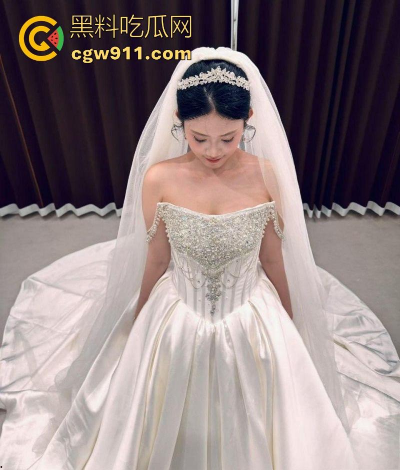 推特颜值母狗【南南想吃糖】最新口交私拍流出,淫靡骚脸极度媚精,胯下比耶狂吞粗长屌,只想对母狗狠狠蹂躏一番!-2