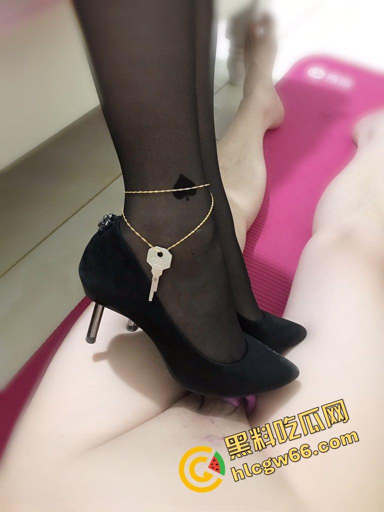 江苏绿奴博主【1314roxy】投稿,亲手把骚妻送上别人的床,看主绿当场操成母狗,自己一边撸管一边哆嗦高潮-4