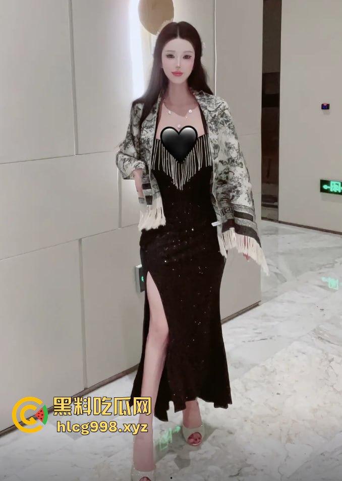 抖音网红【顾灵曦】翻车！全身科技制造，300块加微信，卖衣服是假，给钱就能草！-14