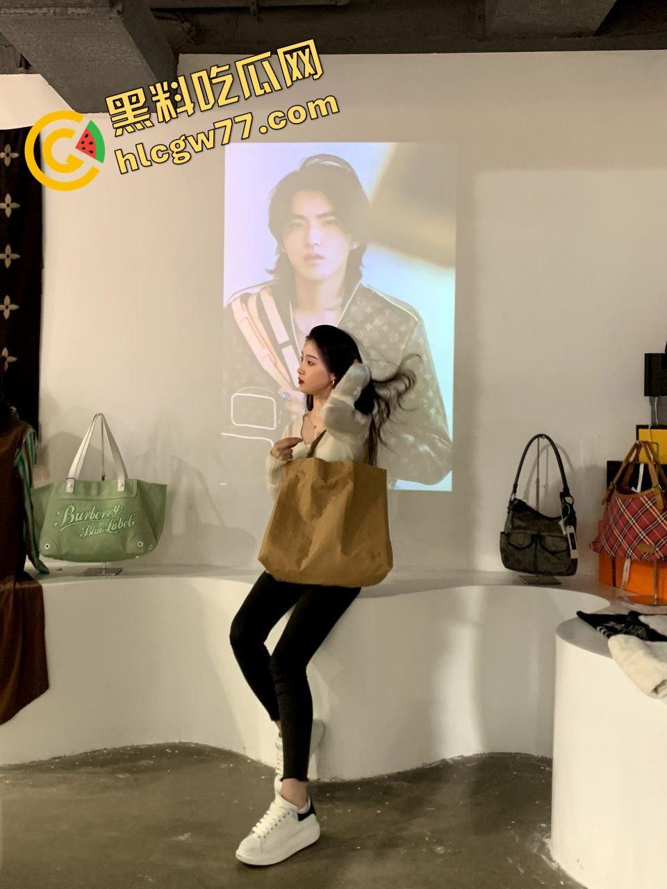 杭城艺术学院高颜值女大学生【蒲悦蓝】从白裙学妹到富二代的性奴肉狗，被PUA调教成掰逼求操的反差骚货！-2