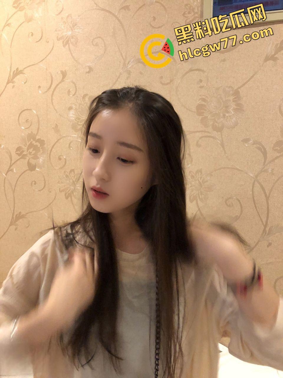 杭城艺术学院高颜值女大学生【蒲悦蓝】从白裙学妹到富二代的性奴肉狗，被PUA调教成掰逼求操的反差骚货！-6