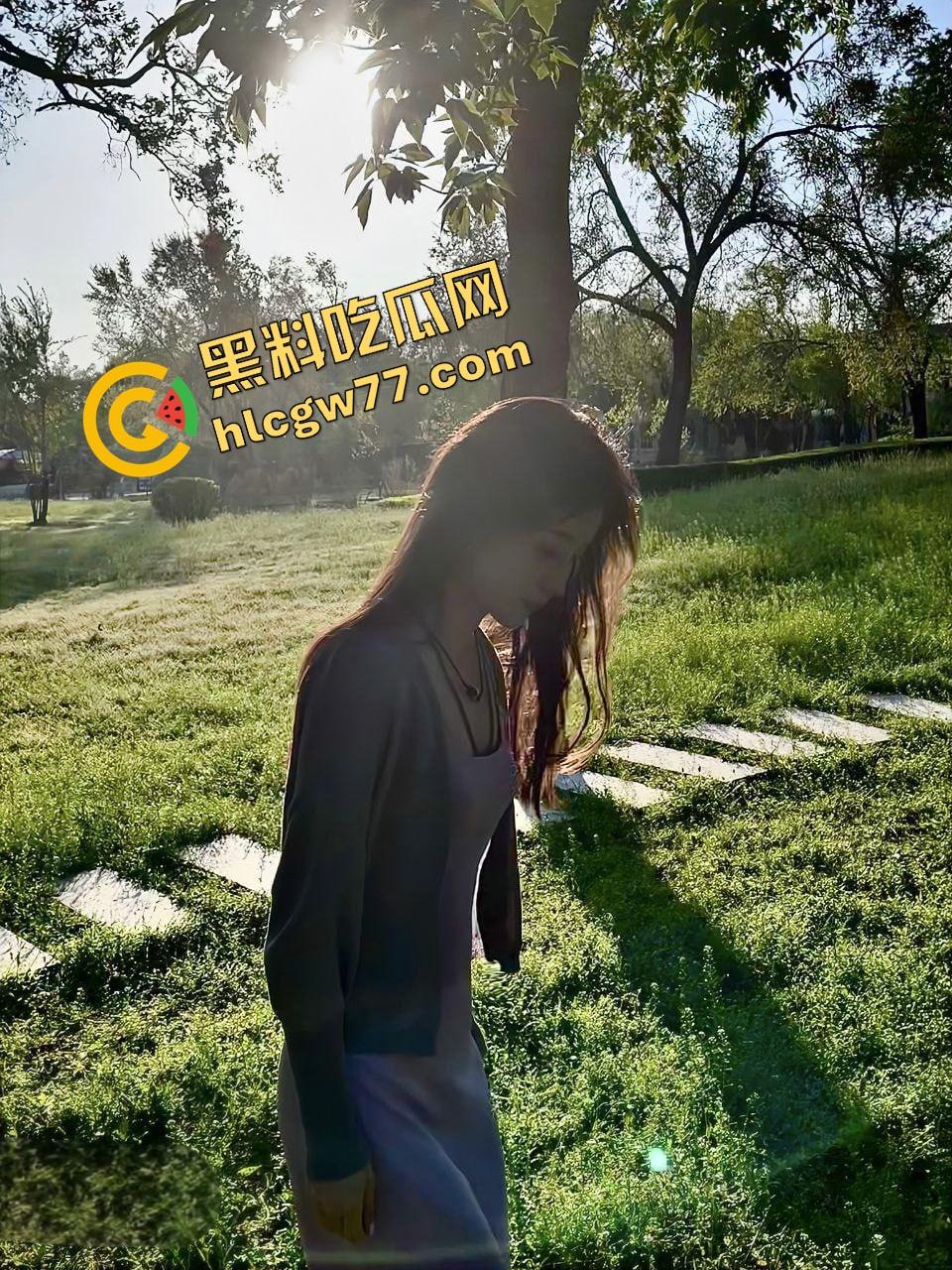 杭城艺术学院高颜值女大学生【蒲悦蓝】从白裙学妹到富二代的性奴肉狗，被PUA调教成掰逼求操的反差骚货！-9