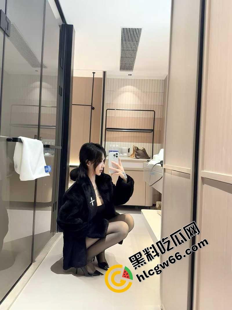 武汉王者女神【毛安琪】线下成鸡,王者上分换操一炮1500,小穴蹭几下就流水,果然游戏打得骚逼也松!-4