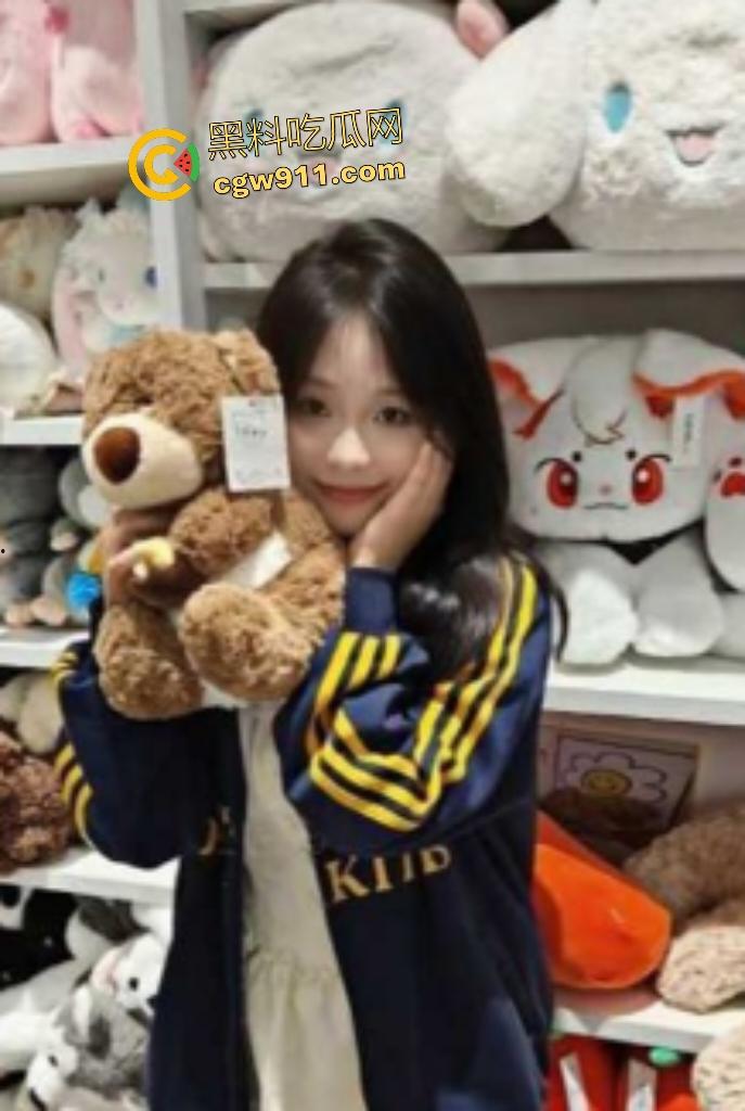 广东科技职院清纯校花【边思雨】惨遭学长调教!从纯情少女变淫荡性奴,深喉吞精,后入猛插流水!-1