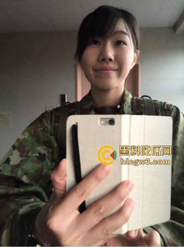 驻日美军士兵操小日子自卫队女兵干到腿软 军营泄漏激情画面女兵全程浪叫不带套,美式大肉棒抽插到喷水!-4