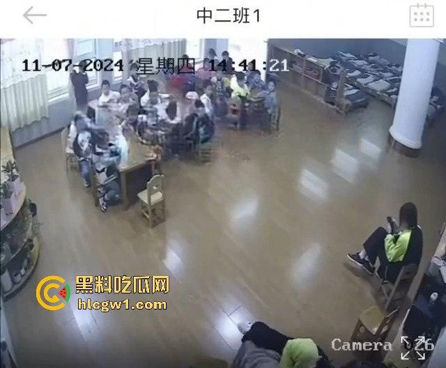 安徽六安幼儿园惊爆虐童丑闻！监控曝光老师暴打多名孩子，家长怒报警！-1