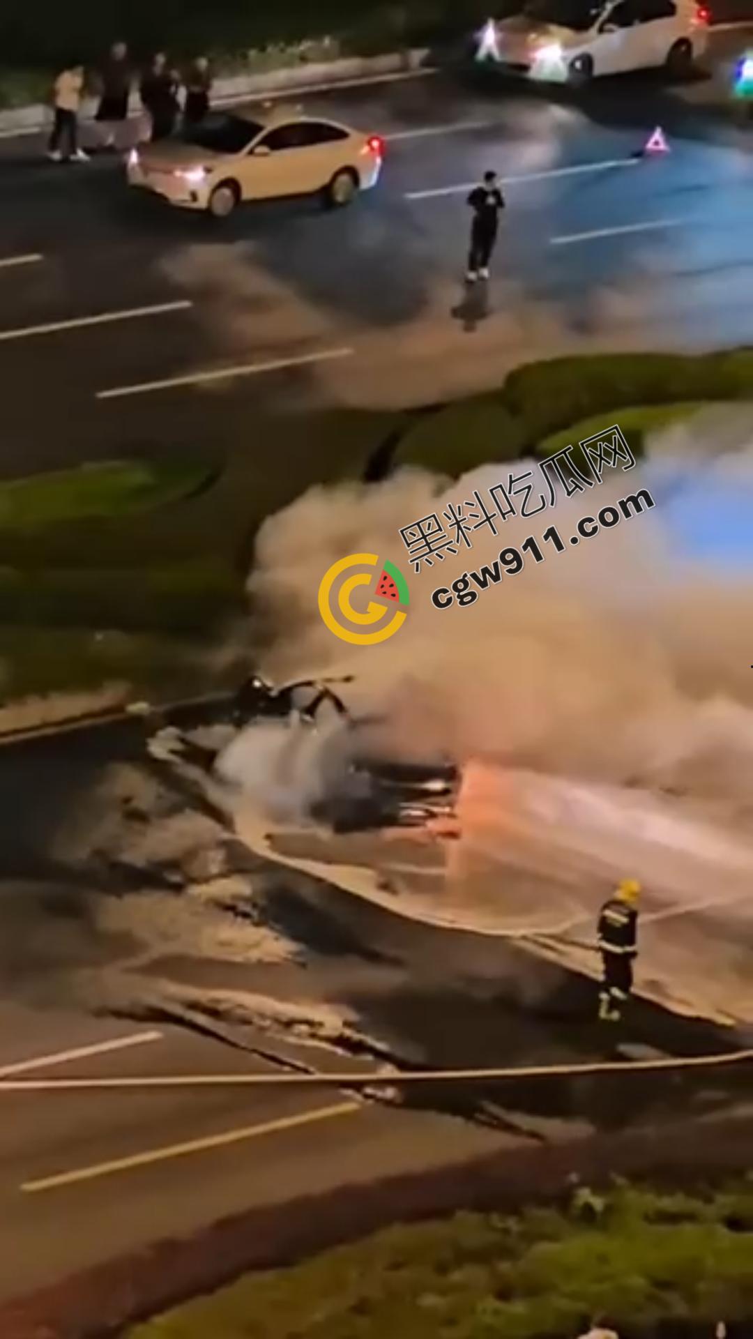 成都天府大道惊魂夜:醉酒小米SU7车主酒驾撞绿化带,瞬间火光冲天,车主活活烧死,雷军粉丝掉粉29万-8