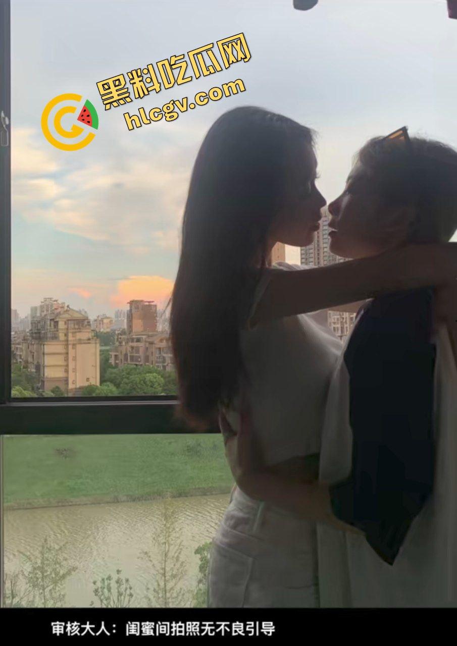 抖音极品女同姐妹网红『饭饭fan』姐妹恋爱 没鸡巴怎么行？与土豪大哥开房双飞 独家曝光！-2