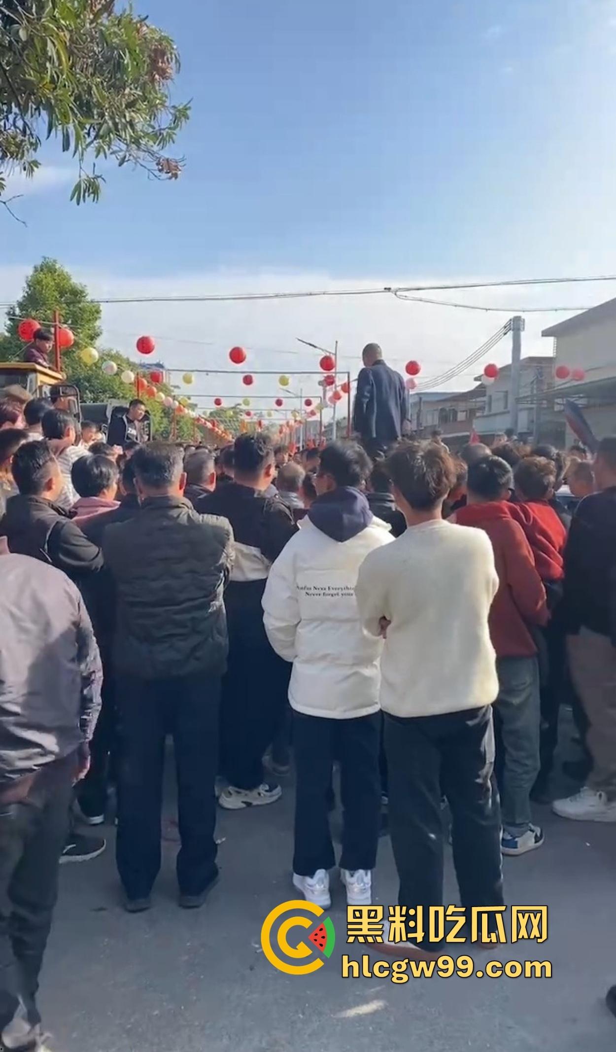 潮汕男子飙车狂言车300万撞死人保险赔，结果被英歌队打到脑震荡，现在出院嚷嚷黑势力又被围了！-16